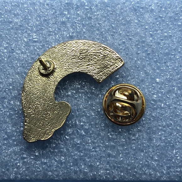 🌻10/$10🌻 Cloud Rainbow Enamel Pin - Picture 7 of 11